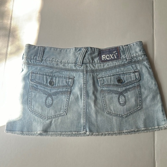 Roxy Denim Mini Skirt - Size 9 - Light Wash Frayed Hem - Picture 7 of 16